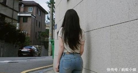  『美女』明媚动人的牛仔裤美女，尽显亭亭玉立的美感！