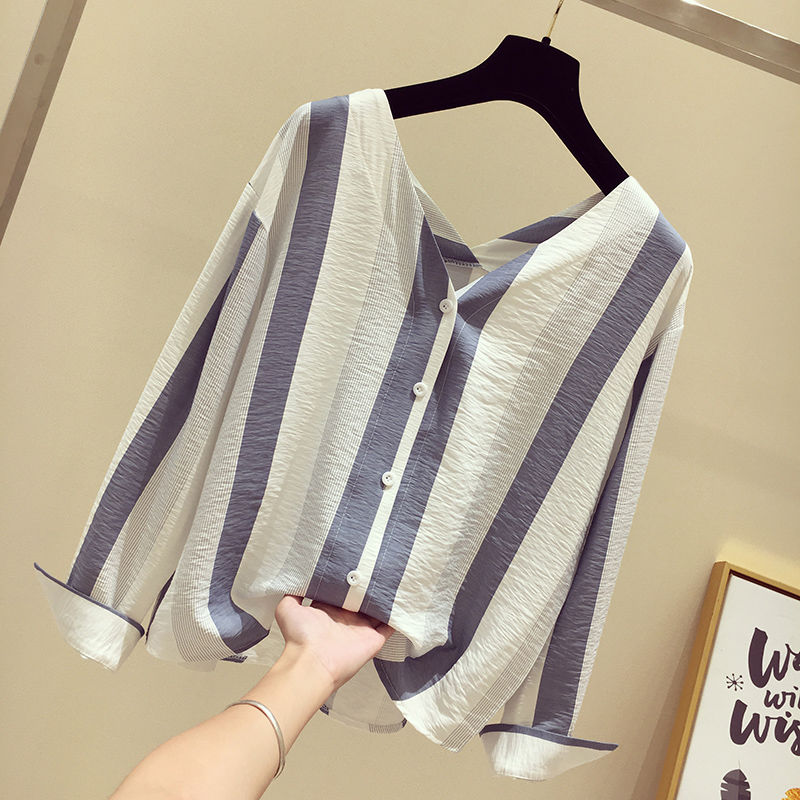 立秋还不冷，别着急买风衣，瞧瞧这些小衫，那才叫一个洋气