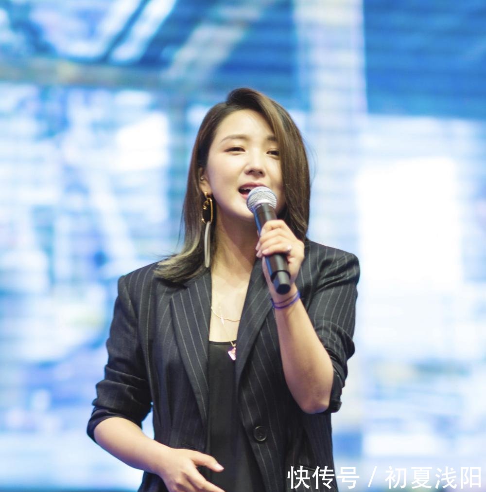 何洁勇敢公布恋情后还怼粉丝, 再也不相信婚姻却继续着恋情