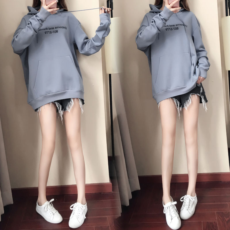 难怪呢，表妹把牛仔裤全丢了，出门穿这样的卫衣，太吸晴了