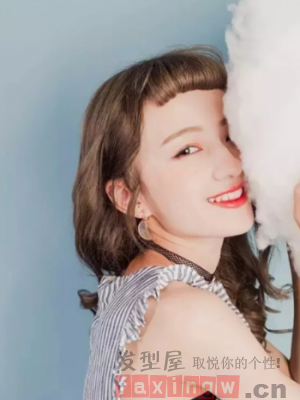 夏季最流行的仙女发型 让你充满初恋的甜蜜气息