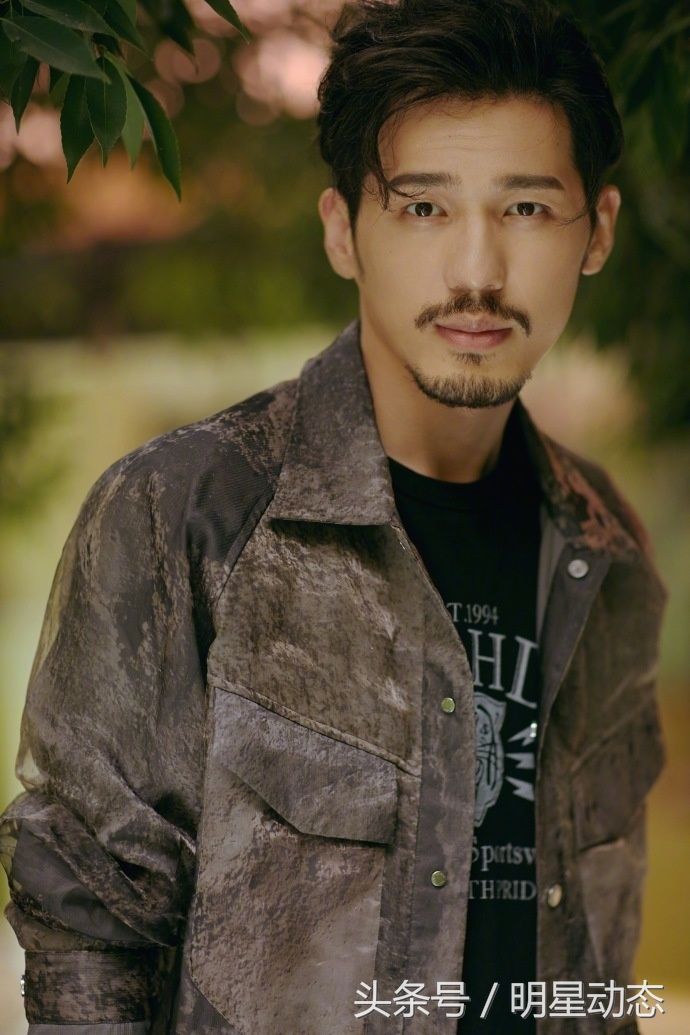 白宇时尚又帅气，霸道总裁范儿十足!