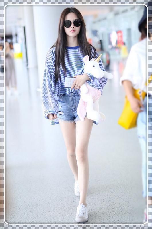 当杨超越撞上赵雅芝，我才知为什么都说气质不能和身材相提并论！