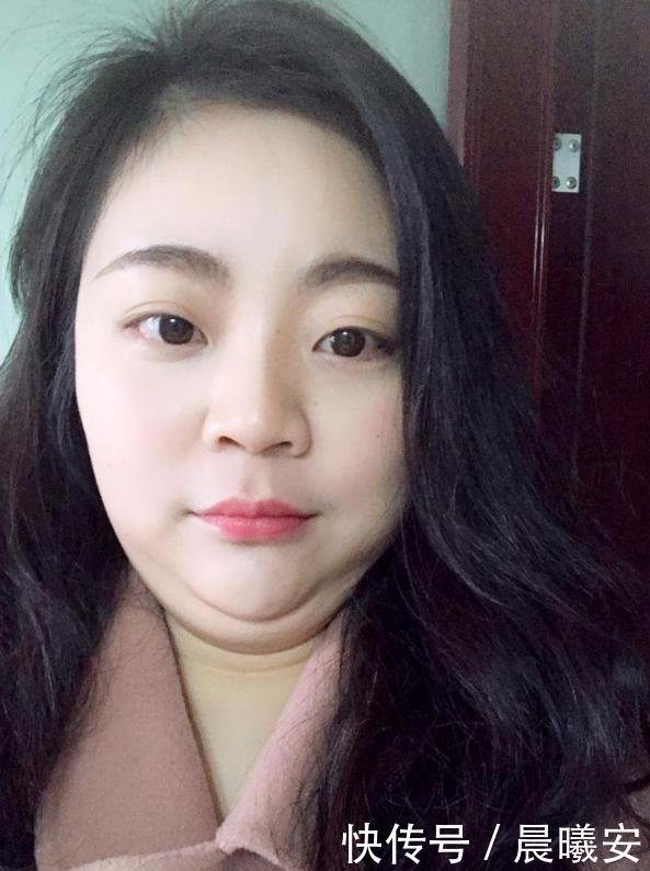 「会长」为什么你会长双下巴?每天坚持这三招,帮助你塑造尖脸型