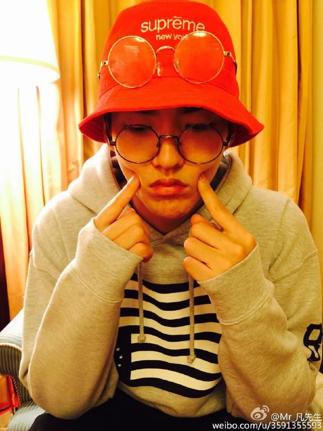 最会戴墨镜的吴亦凡，和最不会戴墨镜的张艺兴，差距不是一两年