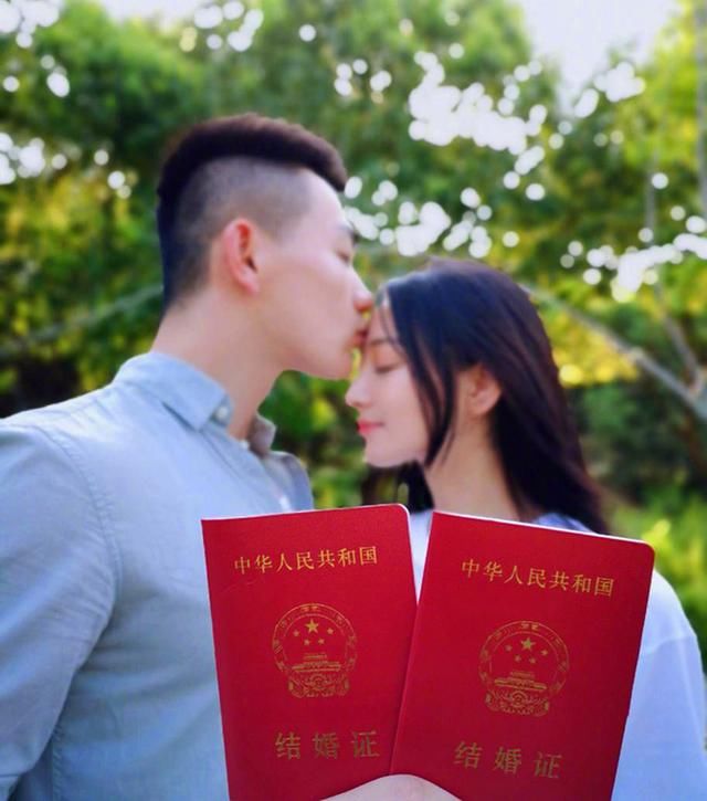 张馨予微博爆照就像偶像剧，结婚有望洗白黑历史，陈翔的评论绝了