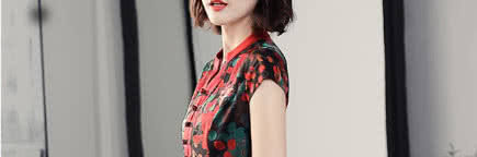 40岁女人这样穿才高雅！“素雅裙＋平鞋”，高贵大方超时尚