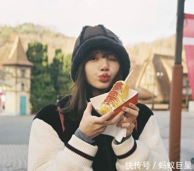 『气质』BLACKPINK的Lisa也迷上这件温暖又可爱的气质外套