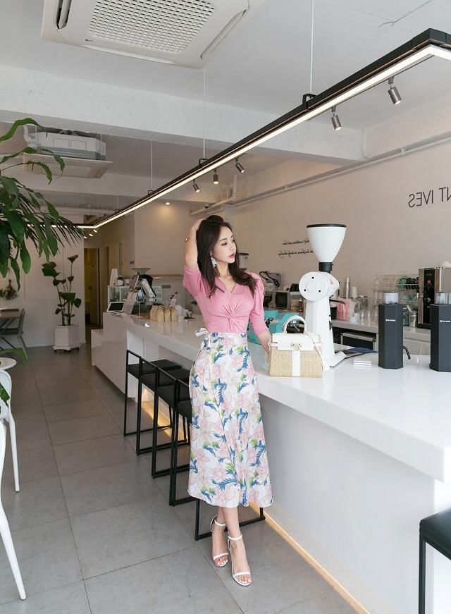 人像摄影：选择合理的角度，展现出模特的小性感