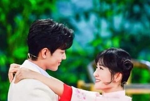 『谢娜』谢娜遭著名作家怒怼:眼看肖战已是四面楚歌,你怎么还不为他助战
