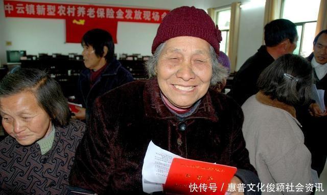 60岁灵活就业人员,养老金领取3500元,事业单位退休能领多少钱
