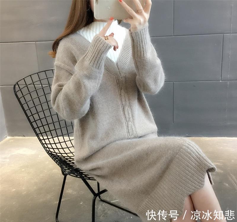  『衣裙』逛街这样穿：毛衣裙 羽绒服！洋气保暖不显臃肿，迷倒一片