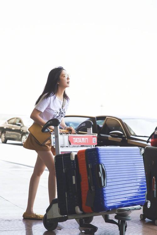 赵薇又瘦出新高度，一身运动装穿出80斤的效果，网友：这身满分