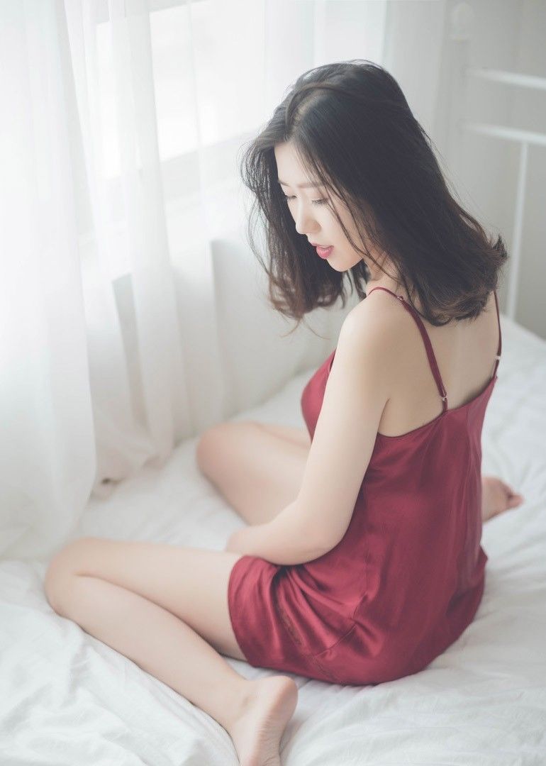 极品少妇美女，吊带睡衣美女性感写真