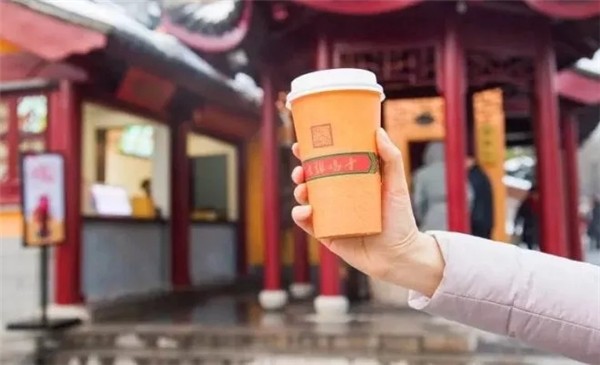 南京寺庙开\＂佛系\＂奶茶店;日本开机器人咖啡厅:哪个更吸引人?