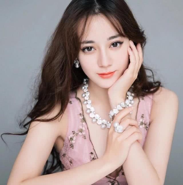  「减龄」“空气刘海”过气了，现在最流行的刘海是它，清新减龄又瘦脸！