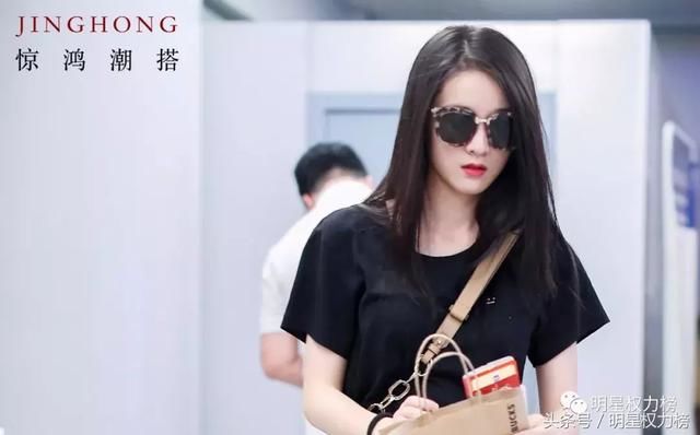 这些女明星私服衣品确实不错，不过夏天捂成这样真的不热嘛？