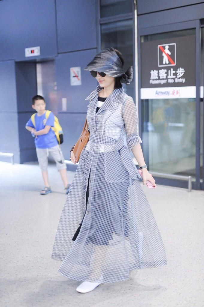 黄圣依这么多年，穿衣服一直在犯错误，这次穿的短裤却格外好看!