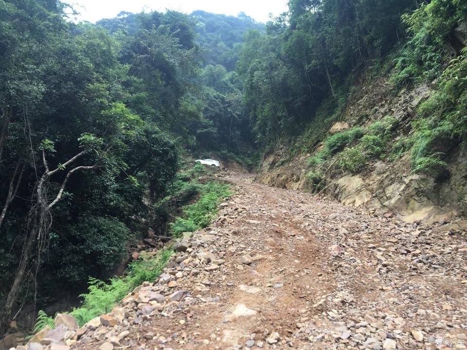 全新一代路虎发现揽胜在翁源穿越丛林挑战大坡开心的越野之旅