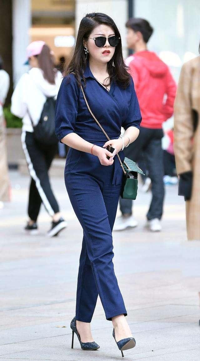 街拍美女:小姐姐的侧颜真的好好看耶!清纯又性感你们说是不是呀