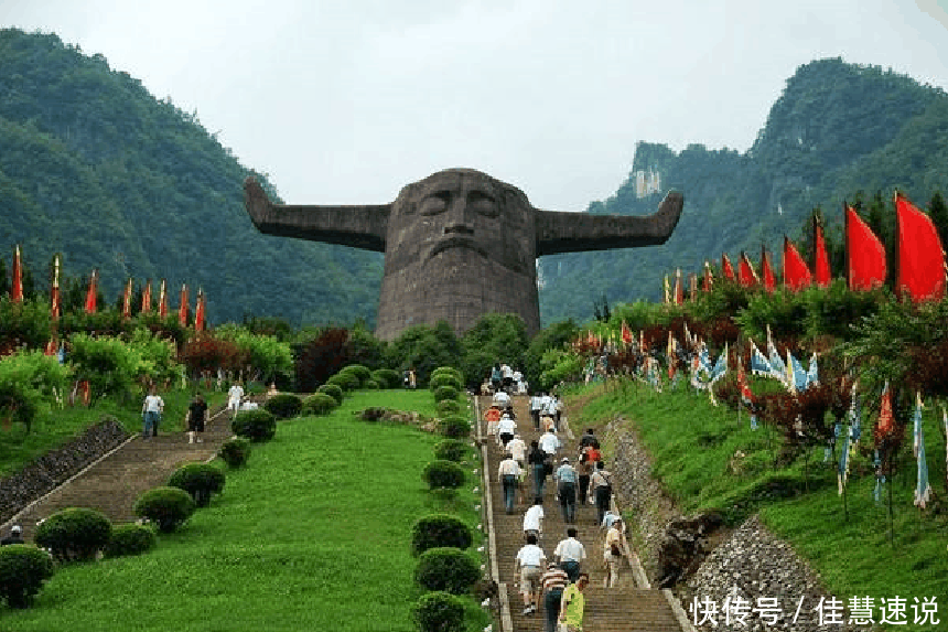 湖北最高的五座山峰, 武当山和九宫山都未上榜, 第一名当之无愧