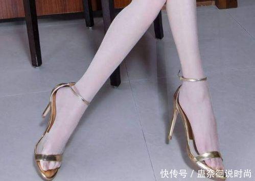 尖头细脚高跟鞋,彰显出光彩夺目的气质,显现不一样的魅力!