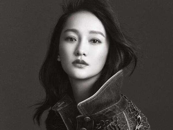 周迅被戏称为＂从十岁起就开始抽烟的如懿＂?但再出戏的大烟嗓也