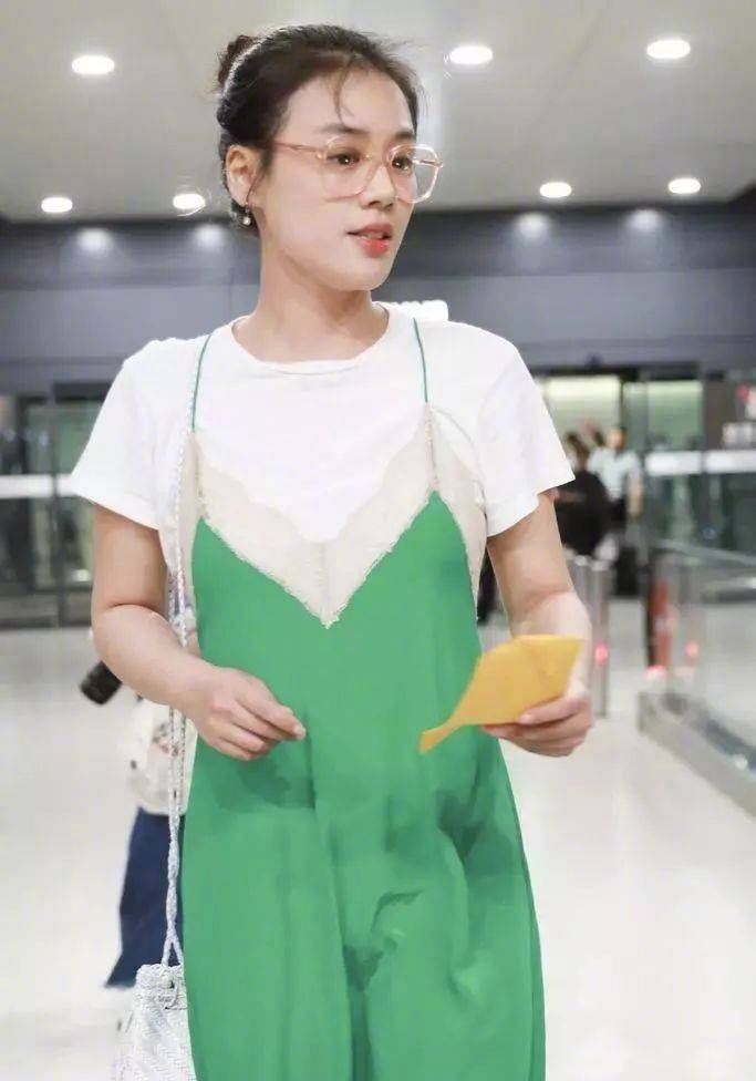 娄艺潇30岁，马思纯也30岁，网友:身材差距这么大么?