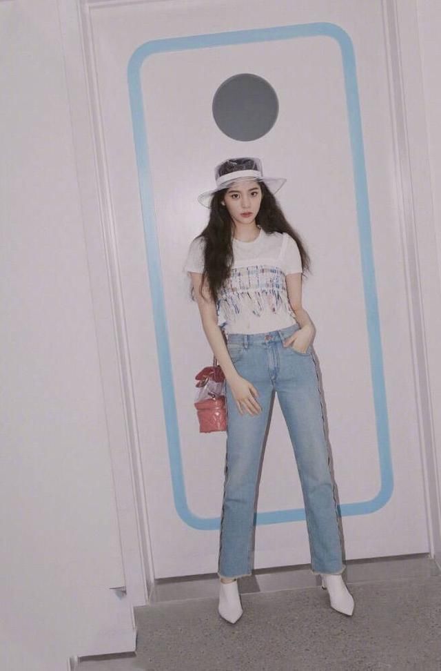 欧阳娜娜18岁生日半个娱乐圈送祝福,成年后第