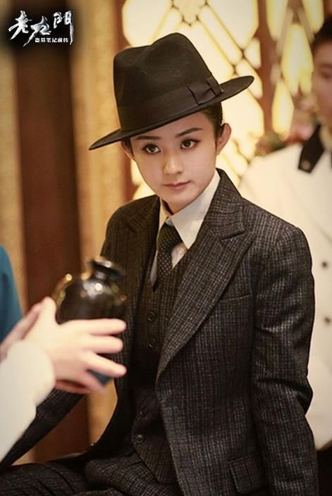 “赵丽颖停工”空降热搜，本尊发博吐槽：累了休息很正常