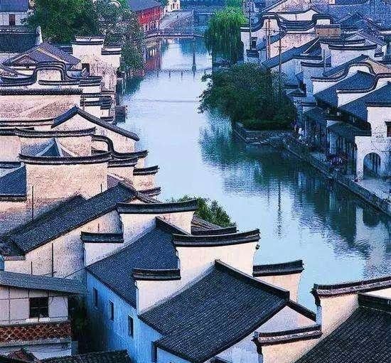 中国唯一一个有望超过丽江的古镇，景色优美，位于四川