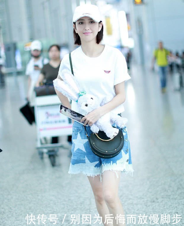 佟丽娅为新戏接长发，秒变18岁美少女，换了发型堪比整容