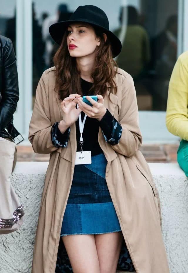 #款奶奶衫#运动外套里边别穿打底衣了!如今最流行那样穿