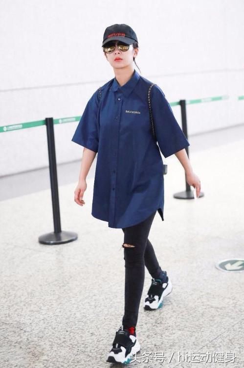 杨紫分手后竟然瘦了这么多，机场照小腿细的让人心疼