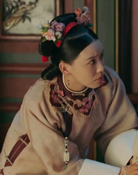 跟着《延禧攻略》学戴耳饰，今夏你最时尚