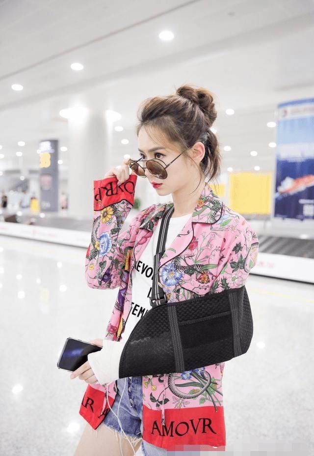  『春天』春天花衬衫怎么穿搭才能零失误？这样搭配高级又时髦！