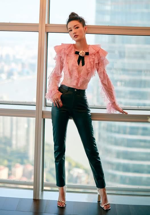 李沁胆真大，一身透明“气球”也敢往身上套，这若隐若现的超诱惑