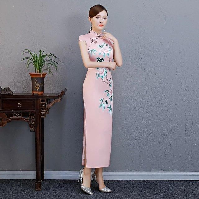 没有好的身材，过过眼也好，瞧这身旗袍打扮，让你感受另一种美