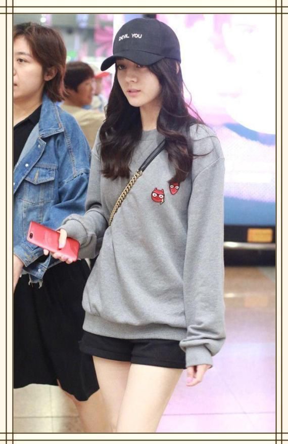 当关晓彤和168热巴同穿短裤，终于知道腿长和腿细哪个更重要了