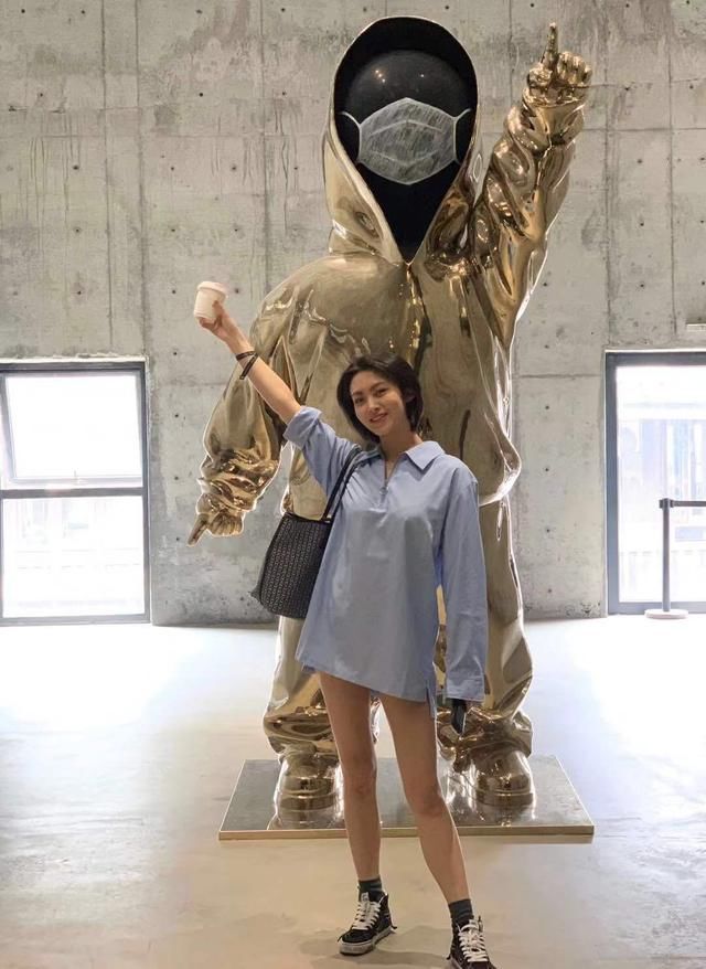  潮牌@SNKR Girls送鞋丨男友衬衫、潮牌、球衣...性感又会搭，就是这期球鞋女生们！4.20-4.26