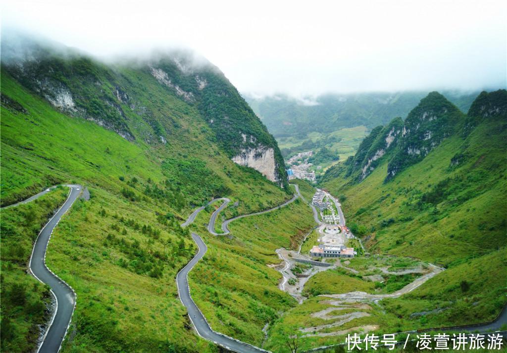 四面都是陡峭高山，只有一户人家住在山坳中，老人在此种满庄稼