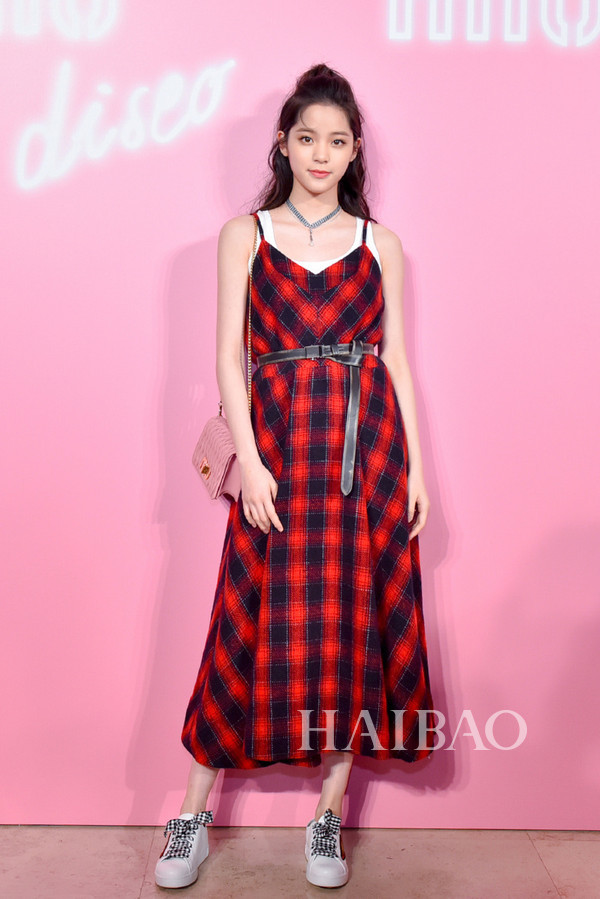 95后小花们正面PK! 是谁拉高了穿搭水准？