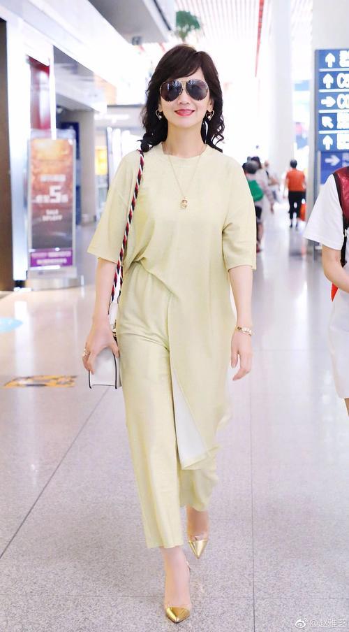 上了年纪的女人果然不能太瘦，陈美琪满脸皱纹，看着比赵雅芝老好