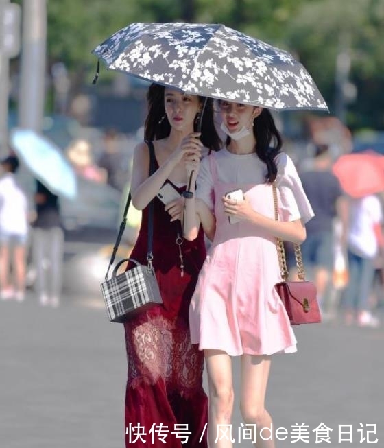 「美女」街拍美女:身材曼妙的短裙小姐姐,成熟韵味,回头率十足!