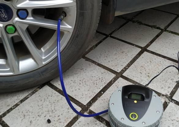 高速应急车道换胎扣12分？记好这3招，交警不仅不罚，还帮着换！