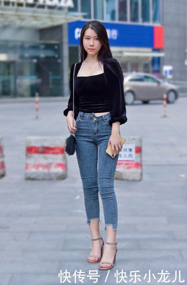  #衬托出#街拍：清新性感牛仔裤楚楚动人的淑女型