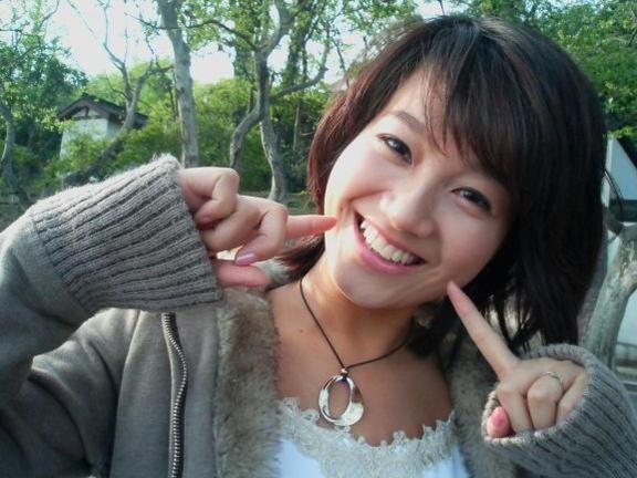 36岁朱丹全家近照,原来她老公就是他,女儿遗传到爸爸的好基因