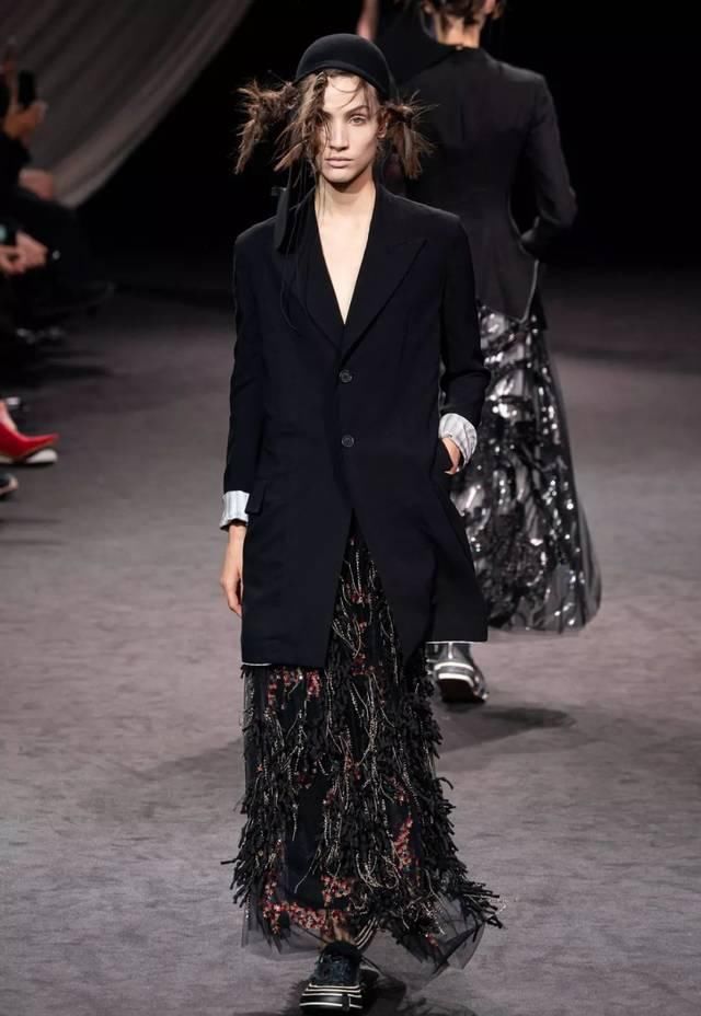  时装秀：Yohji Yamamoto 2020 春夏时装秀：山本耀司的黑色诗意想象