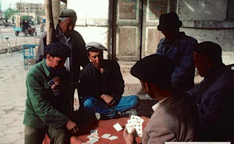  「镜头」美国人镜头下的1988年新疆：没想到30年前的新疆是这样