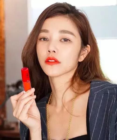 42岁冻龄“阿姨”颜值吊打未成年，“美少女”究竟吃了什么仙丹？